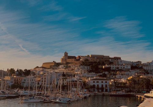 Tips voor het boeken van last minute reizen naar Ibiza