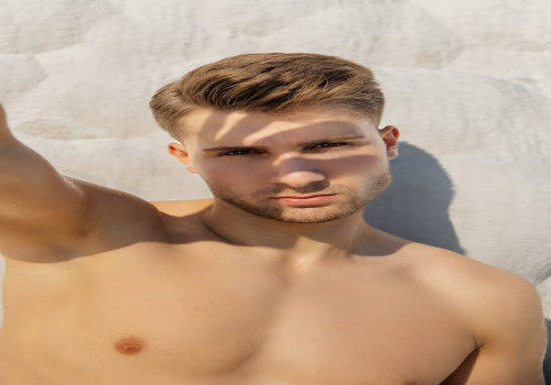 Wat betekent de uitdrukking 'iemand blij maken met een dode mus'?