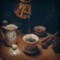 Waarom drinken mensen thee in de ochtend en wat zijn de voordelen?