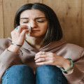 Wat betekent het spreekwoord 'iemand blij maken met een dode mus'?